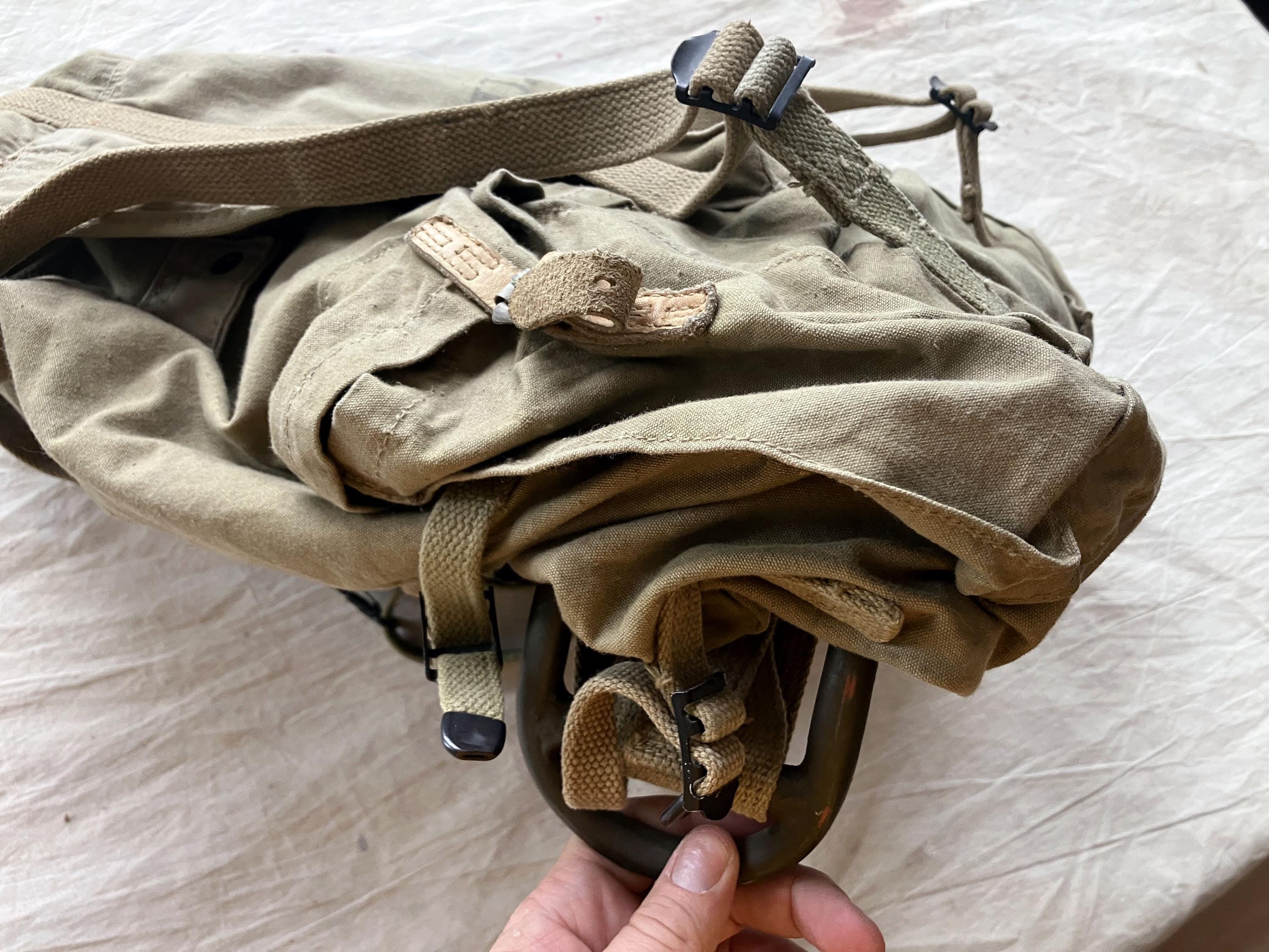 Vintage 40s US Army Frame Backpack / Canvas Green Military Army 