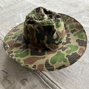 Medium / Size 7.5 60s Canvas Camouflage Bucket Hat / Hunting Fishing Cap Hat Cotton Camo 1960s 1950s 7 1/2 Duck Hunter Camo Boonie