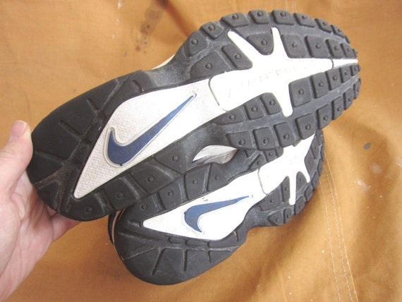 Men's 11.5 Nike Air Max Edge Sneakers / White -