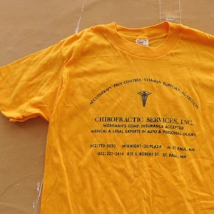 Small 80s Chiropractor T-shirt / Nutrition Health Foods Doctor's Office 1970s T-shirt 1980s T-shirt Medical