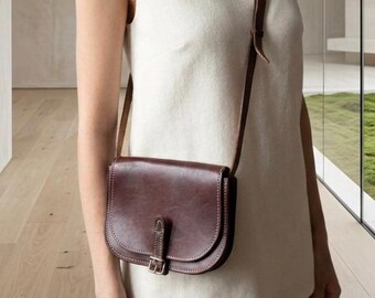 Vintage shoulder Leather Purse, Dark Brown Retro purse, Brown Leather Boho Hippie Purse, Women's Fashion 1980's .