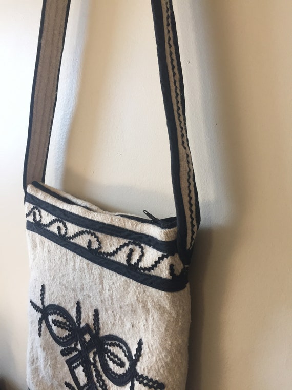 Vintage Canvas Ethnic Shoulder Bag Embroidery Hippie Tassel Tote Messenger Nt 