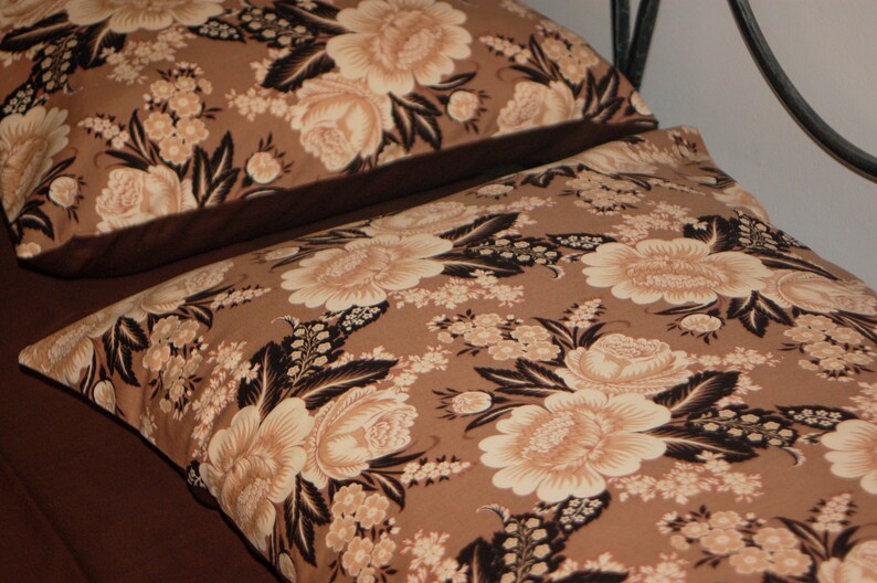 Chocolate and Flowers Sheet Set image 4