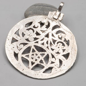 Tunisia - Large Vintage solid silver amulet pendant from Tunisia - 47 grams - 69 mm diameter - True ethnic jewelry - Moorish head hallmark