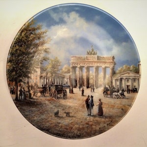 Vintage Porcelain Collector Plate – &quot;The Brandenburg Gate&quot; | Johann Seitmann 1991, Bavaria Germany