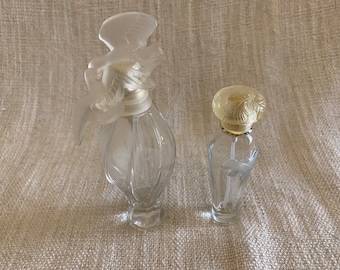 Lote de 2 frascos de perfume vacíos NINA RICCI “L’Air du Temps” – 100ml y 30ml – para coleccionismo o uso decorativo.