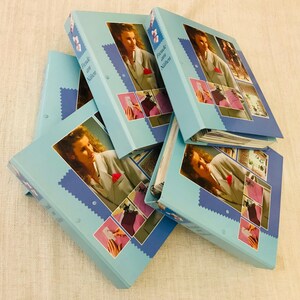 May include: A stack of five blue binders with the text "Freude am Nähen" on the spine. Each binder features a collage of images of women sewing and fabric.