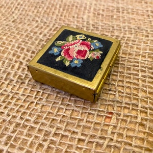 Vintage Small Petit Point Cosmetic Box No-3.