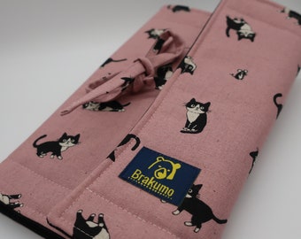 Handy adjustable book cover/ book sleeve with a retro black cats on pink background print and black lining -  Brakumo.