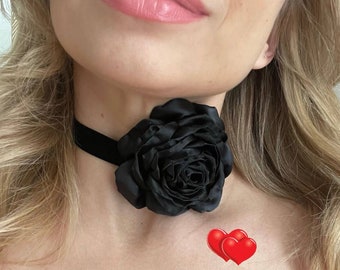 Black Flower Choker Necklace Velvet Choker Victorian Choker Formal Vintage Goth Gothic Velvet Choker with Pendant Black Rose