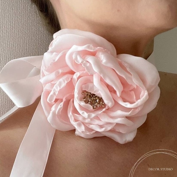 Collar de gargantilla de flores rosas Blush Tea Rose Gargantilla Estilo vintage Gargantilla rosa pálido Gargantilla de flores de gran tamaño Peonía Rosa Seda Marie Antoniette