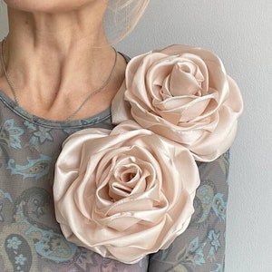 Grande broche bouffante champagne champagne Opulence artisanale. Lot de 2 broches roses. Couleur et dimension au choix image 1