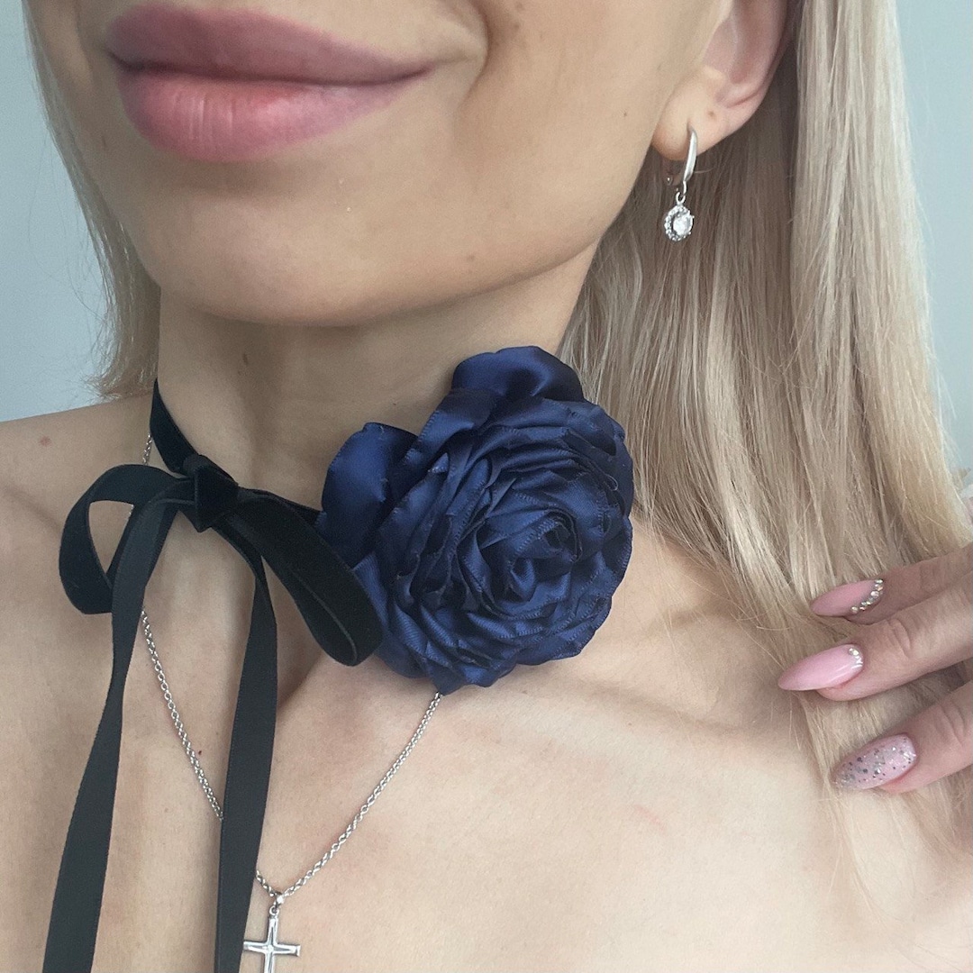 トップス Rose choker satin puff blousetreaturself トップス Rose choker satin puff blousetreaturself Rose