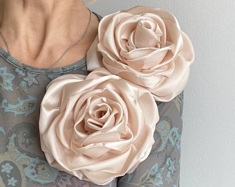 Grande broche bouffante champagne champagne Opulence artisanale. Lot de 2 broches roses. Couleur et dimension au choix image 4