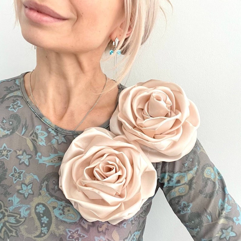 Grande broche bouffante champagne champagne Opulence artisanale. Lot de 2 broches roses. Couleur et dimension au choix image 2