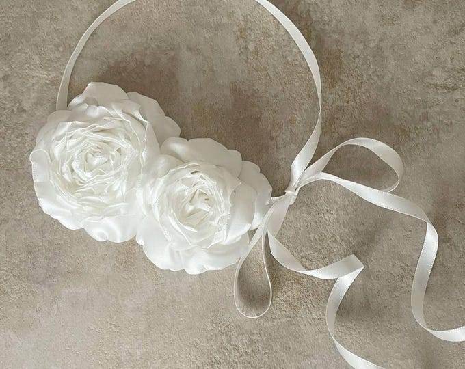 Handmade White Satin Silk Flower Choker – Elegant Bridal Necklace