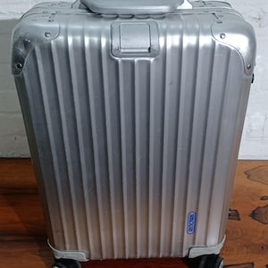 Rimowa 55x40x23 sale