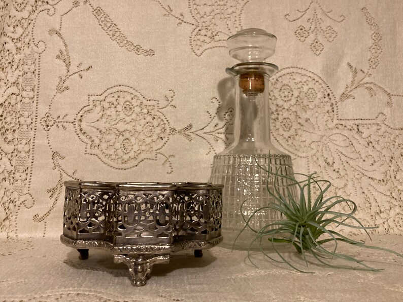 Decanter Display Vintage Silver Plated Wine /& Liquor Bottle Holder Ornate Hand Made Footed Wine Coaster Fine Barware