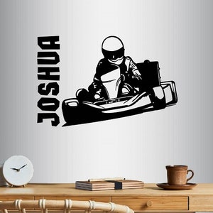 Calcomanías de estilo de pared Calcomanía de vinilo Decoración para el hogar Etiqueta de arte Nombre personalizado Guy Boy Man Go Kart Racing Racer Kids Room Extraíble Diseño de mural 1607