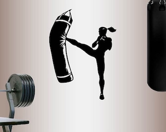 In-Style Calcomanías Vinilo de pared Calcomanía Decoración para el hogar Arte Etiqueta Chica Mujer Kickboxing Kicking Saco de boxeo Deportes Gimnasio Extraíble Diseño mural 772
