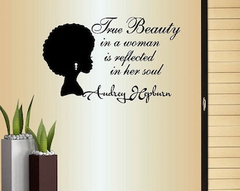 Naklejki w stylu In-Style Naklejka winylowa na ścianę Dekoracja domu Naklejka artystyczna Prawdziwe piękno kobiety odzwierciedlone w jej duszy Afro Girl Beauty Salon fryzjerski Design 903
