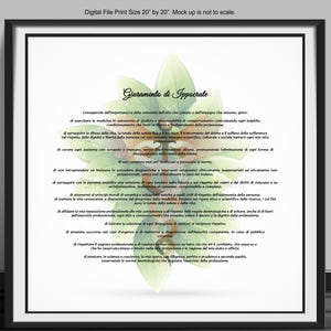 Könnte beinhalten: Gerahmter Druck mit dem "Giuramento di Ippocrate" auf Italienisch und einem floralen Design. Der Text ist schwarz auf weißem Hintergrund, mit einem grünen floralen Akzent. Der Rahmen ist schwarz.