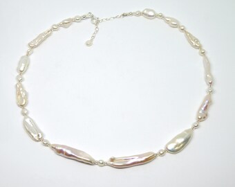 Necklace with Biwa/baroque cultured pearls and semi-precious stones