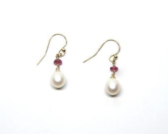 Earrings with premium quality (AAA) cultured pearls