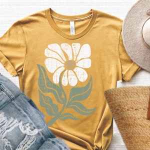 Boho Daisy ~ Flower Tee Shirt, Botanical Tee, boho Tee, wildflower shirt, plant shirt botanical shirt, retro floral T-shirt, gardener,trendy