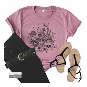 Frühlingsgarten ~ botanisches T-Shirt, Vintages Hemd, Wildblumen-T-Shirt, Blumen-T-Shirt, Blumen-T-Shirt, Garten-Hemd, Garten-T-Stück, Blumen-Hemd, Frauen T
