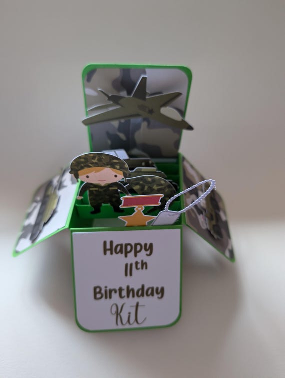 Biglietto di auguri di compleanno personalizzato per l'esercito: biglietto pop-up 3D con soldato militare - Italia