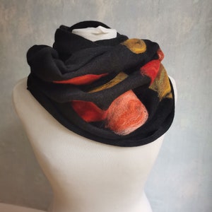 Black autumn chimney, autumn leaves, boho design, oversize scarf, wedding gift, merino wool felted, nice soft scarf, winter flowers, Bild 1