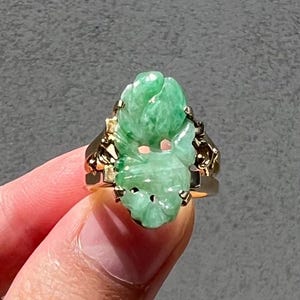 Vintage 14K Gold Jadeite Jade Ring with Flower Carving