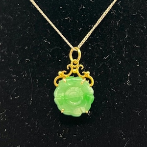 Vintage Apple Green Jadeite Jade Flower Pendant 14K Gold