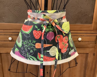 Farmers Market Half Apron with Pockets, Vendor Utility Apron