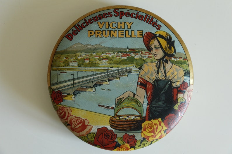 VINTAGE FRENCH TIN candy vanity trinket jewelry box roses stylish lady boudoir vichy