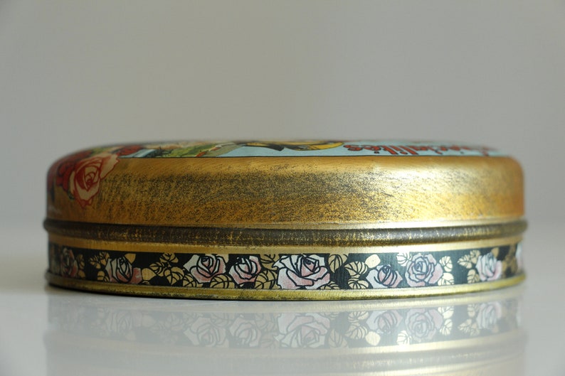 VINTAGE FRENCH TIN candy vanity trinket jewelry box roses stylish lady boudoir vichy