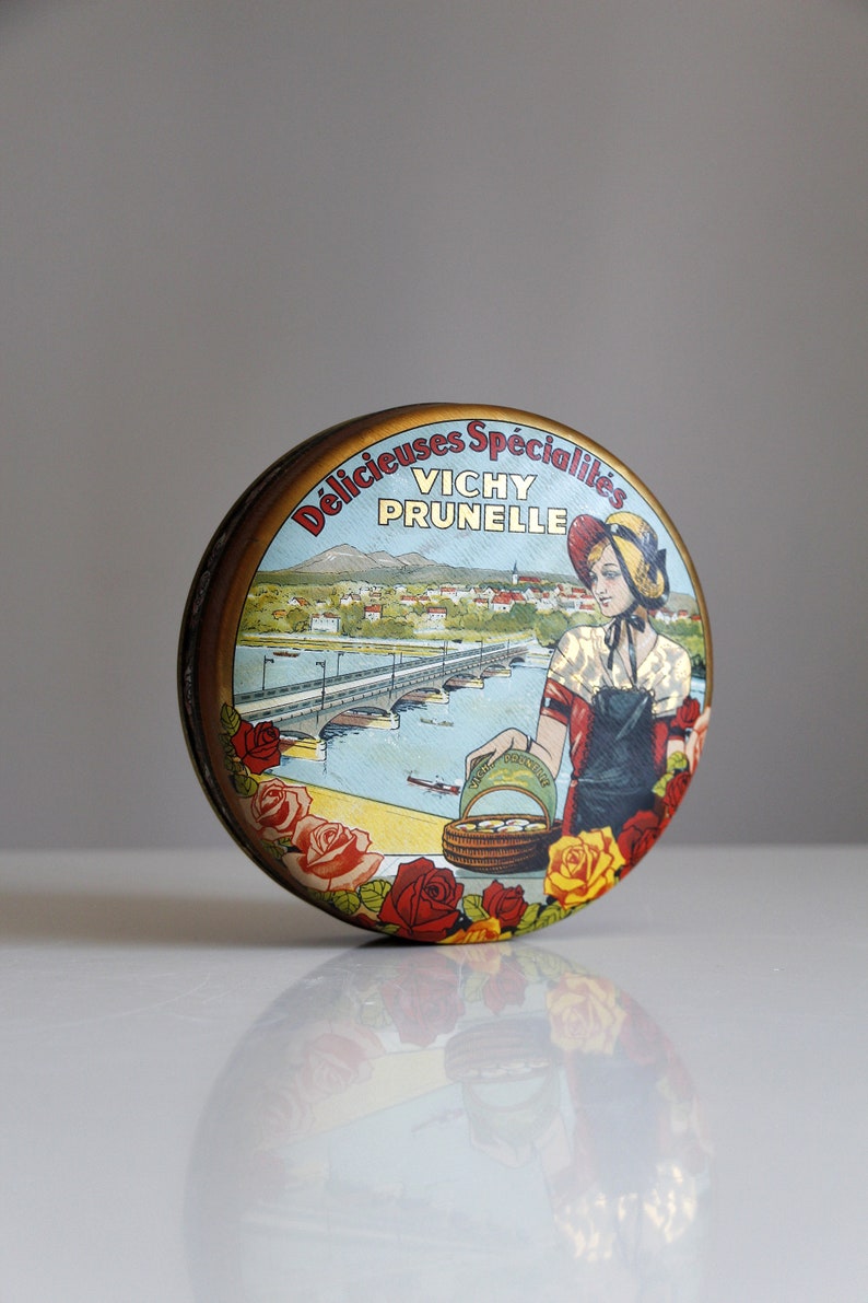 VINTAGE FRENCH TIN candy vanity trinket jewelry box roses stylish lady boudoir vichy