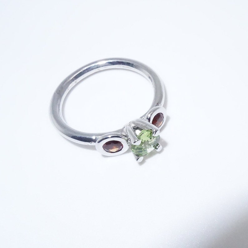 Silver ring with garnet and olivine stones