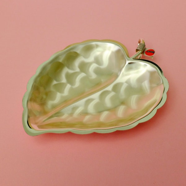 Classic Quist bowl in leaf form silver-plated in original packaging with label ref. 599