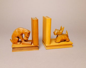 Vintage wooden bookends with carved dog motif, relief, Ref. 2339
