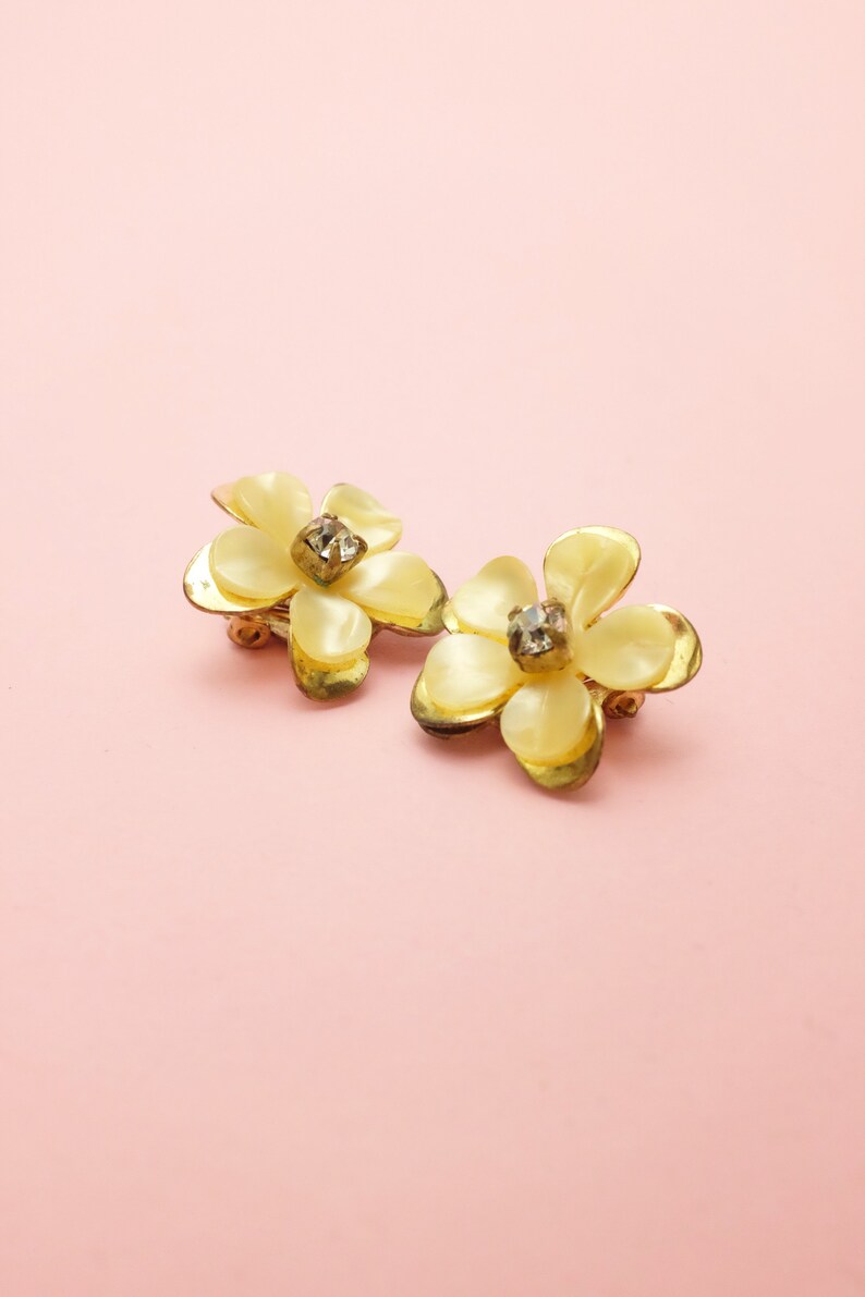 1919 Vintage Flowers ear clips mother-of-pearl mother and rhinestone Ref
