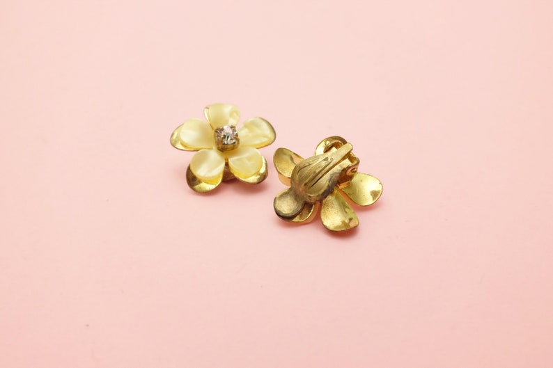 1919 Vintage Flowers ear clips mother-of-pearl mother and rhinestone Ref