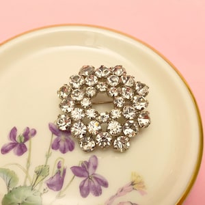 Mid Century Rhinestone Brooch Simili Rhinestone Round Wreath Star Christmas Ref. 2106