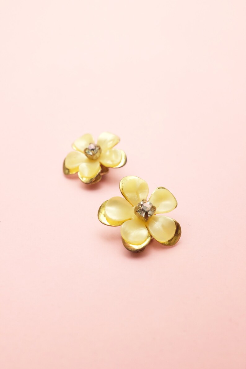 1919 Vintage Flowers ear clips mother-of-pearl mother and rhinestone Ref