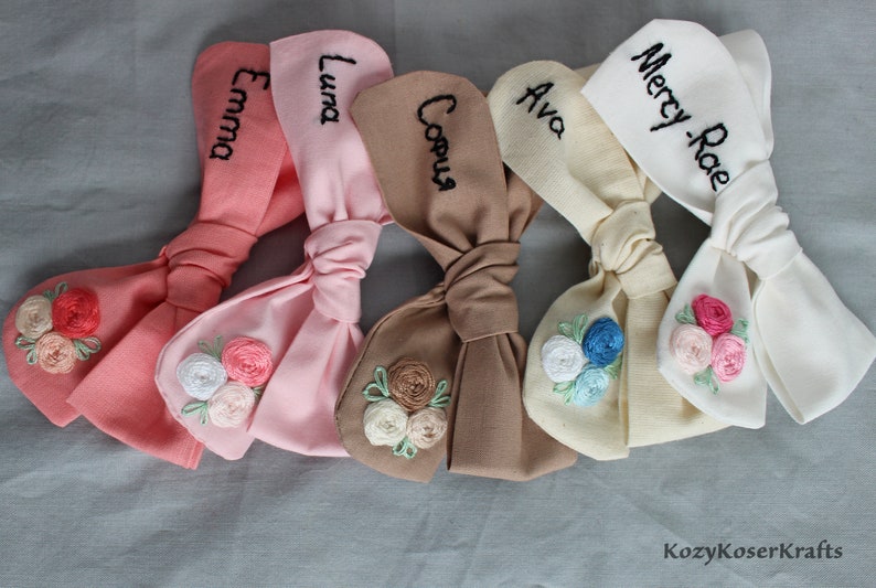 Hand Embroidered Name Bow: Personalized Floral Pinwheel Hair Bow bild 8