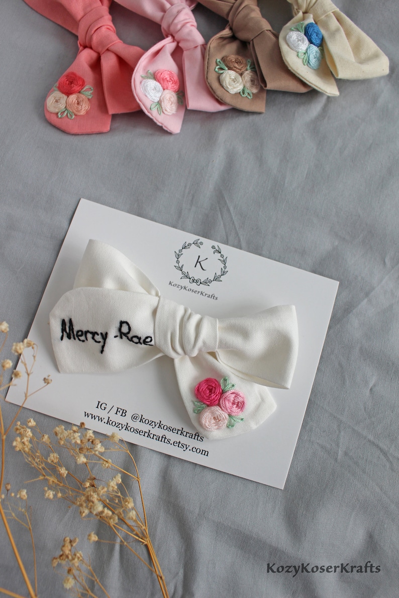 Hand Embroidered Name Bow: Personalized Floral Pinwheel Hair Bow bild 2