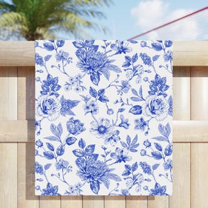 Blue White Floral Beach Towels - Retro Boho Floral Flowers, Vintage Floral, Perfect for Summer, Pool Parties, Vacations