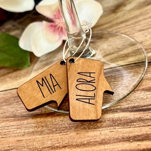 Personalized Wine Charms | Voice Bubble Wine Charms | Laser Engraved in Wood | Party Favor Wine Gift