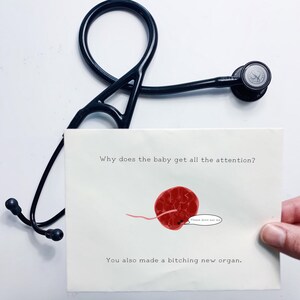 Tarjeta de placenta de bebé de nacimiento divertido (humor, bebé nuevo, recién nacido)
